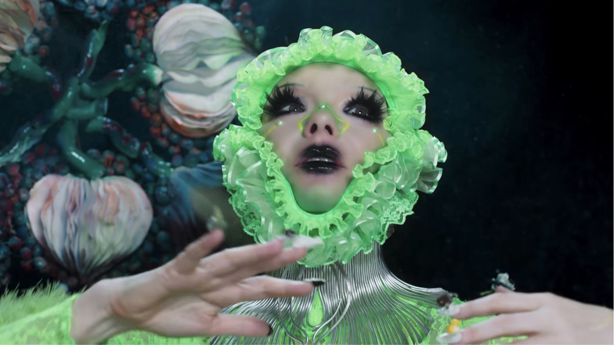 V Praze zahraje islandská zpěvačka Björk. Veze show z kouzelného podhoubí